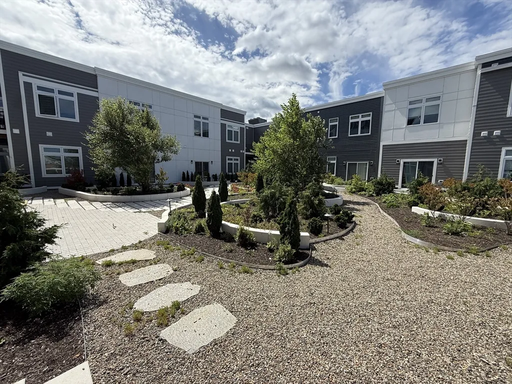 60 Cross Street East, East Somerville