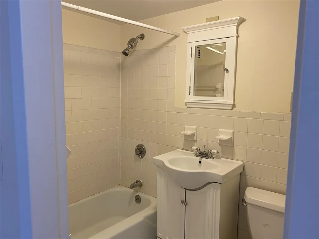 8 Whittier Pl, West End