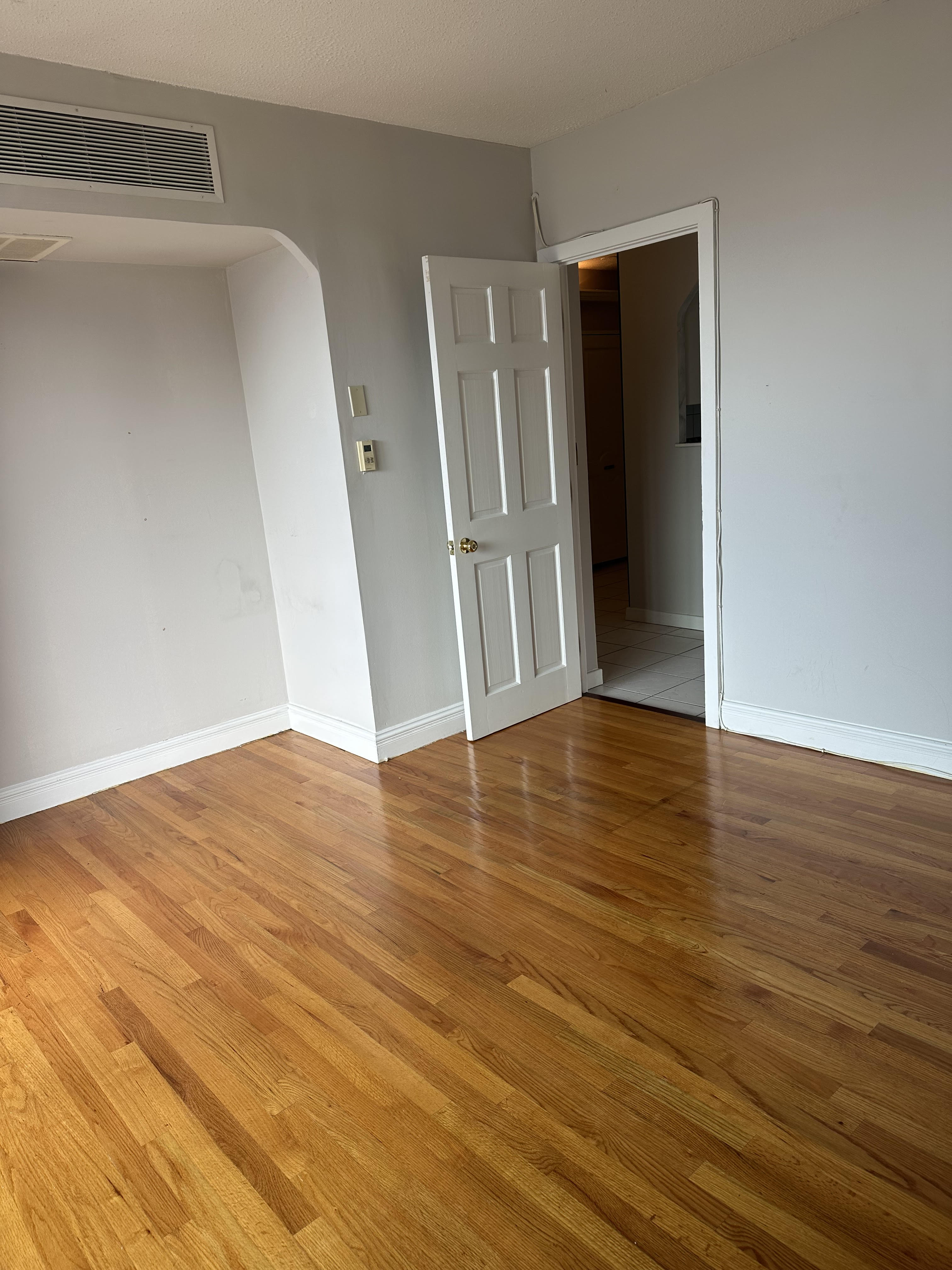 85 East India Row, Downtown