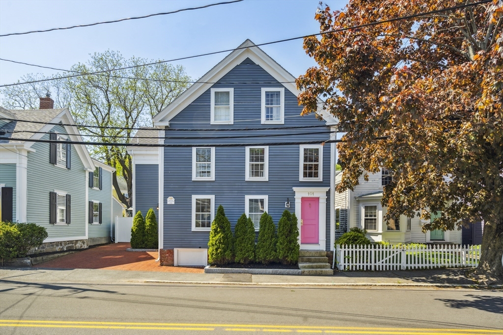 101 Elm St, Marblehead