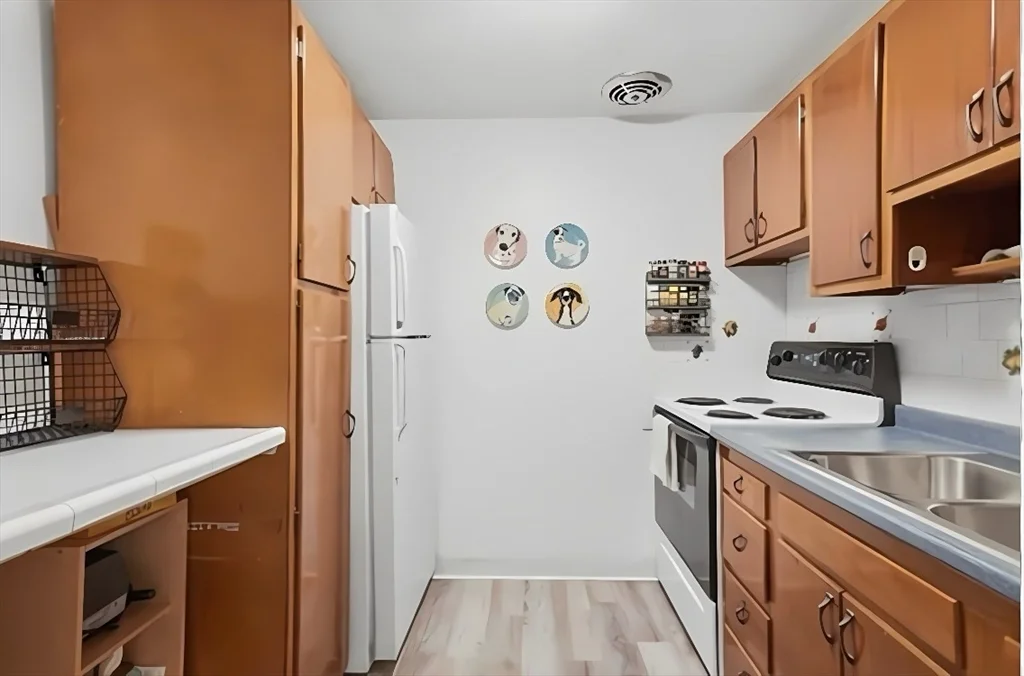 205 Kent St, Longwood