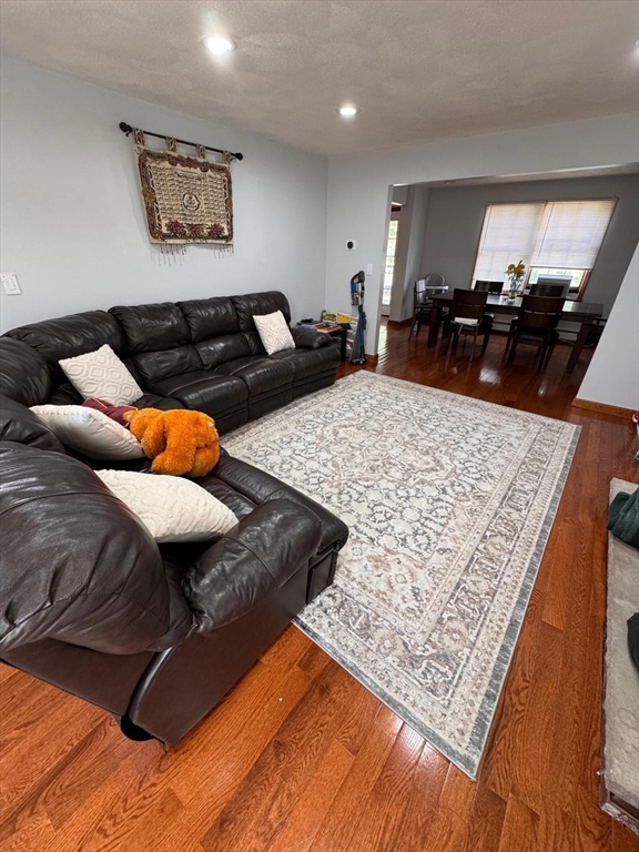 31 Helen St, Waltham