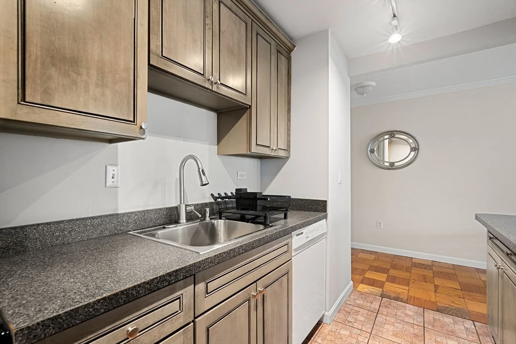 2 Hawthorne, West End