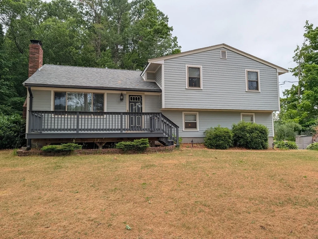 10 Sherwood Ln, Raynham