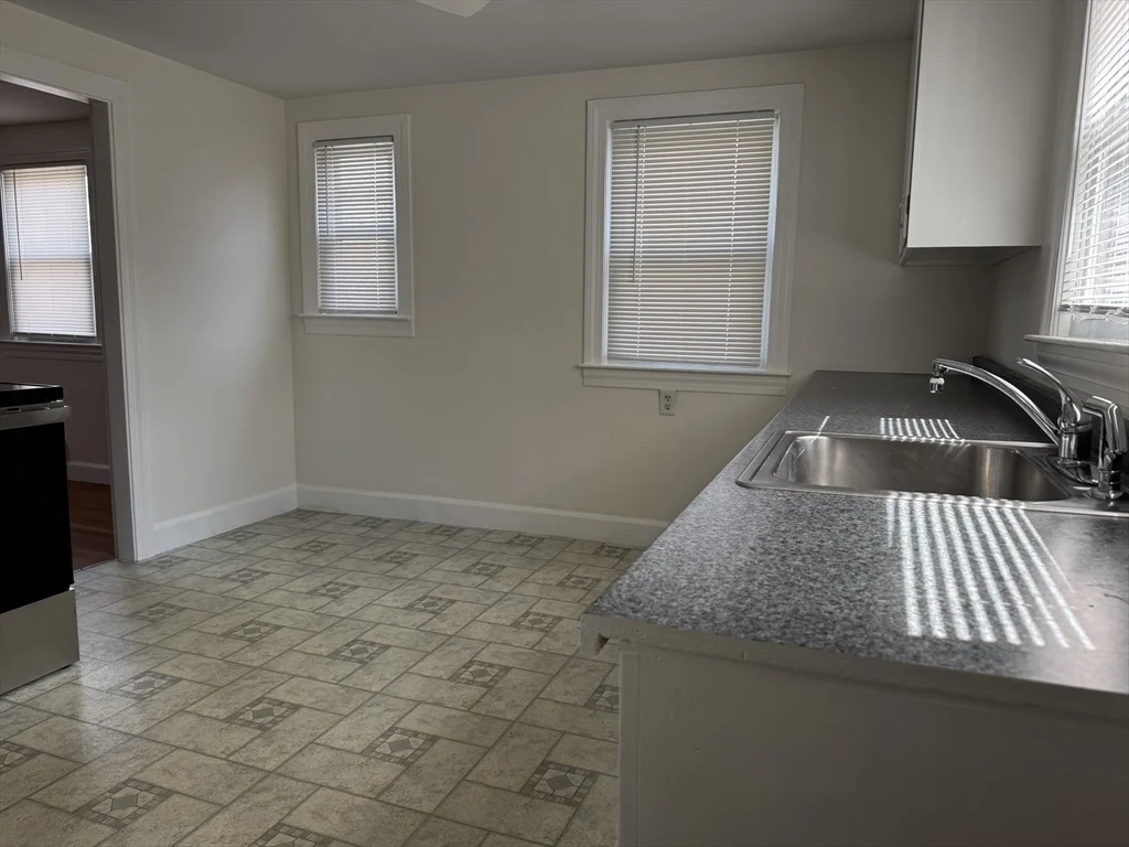 173 Pleasant St, Clinton