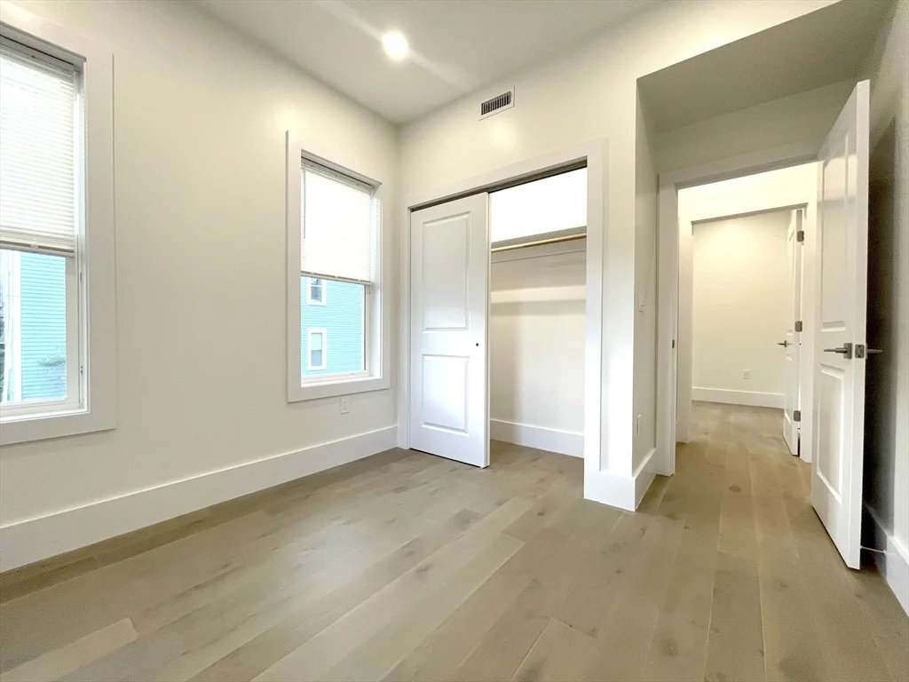 16 Delle Ave, Mission Hill