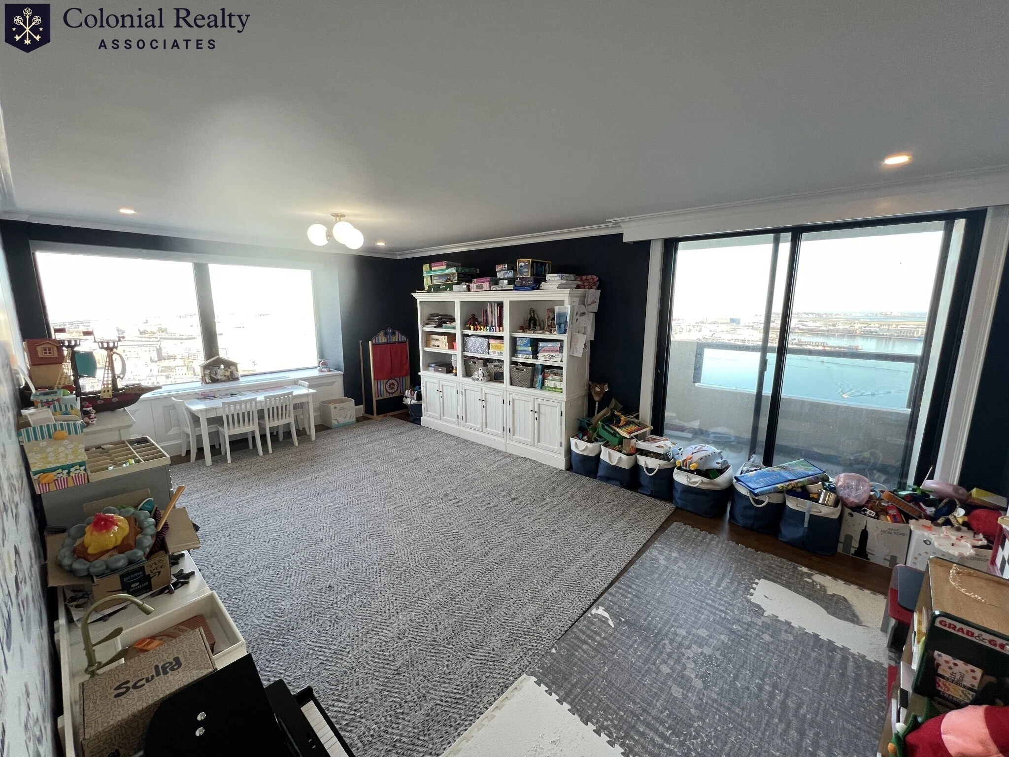 83 East India Row, Downtown