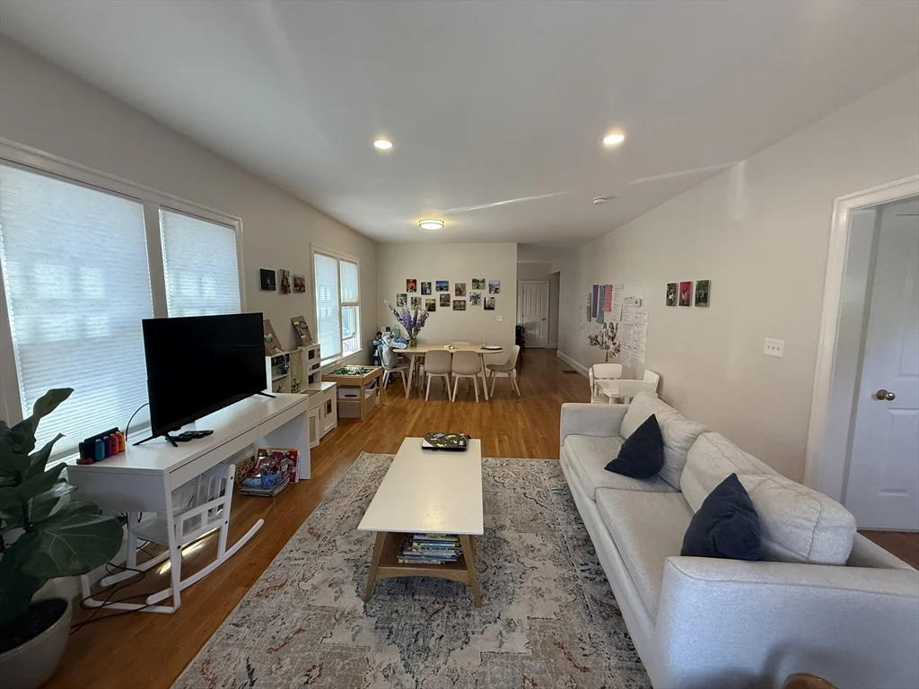 133 Putnam Ave, Riverside