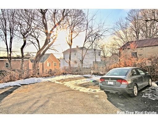 24 Lawn St, Mission Hill