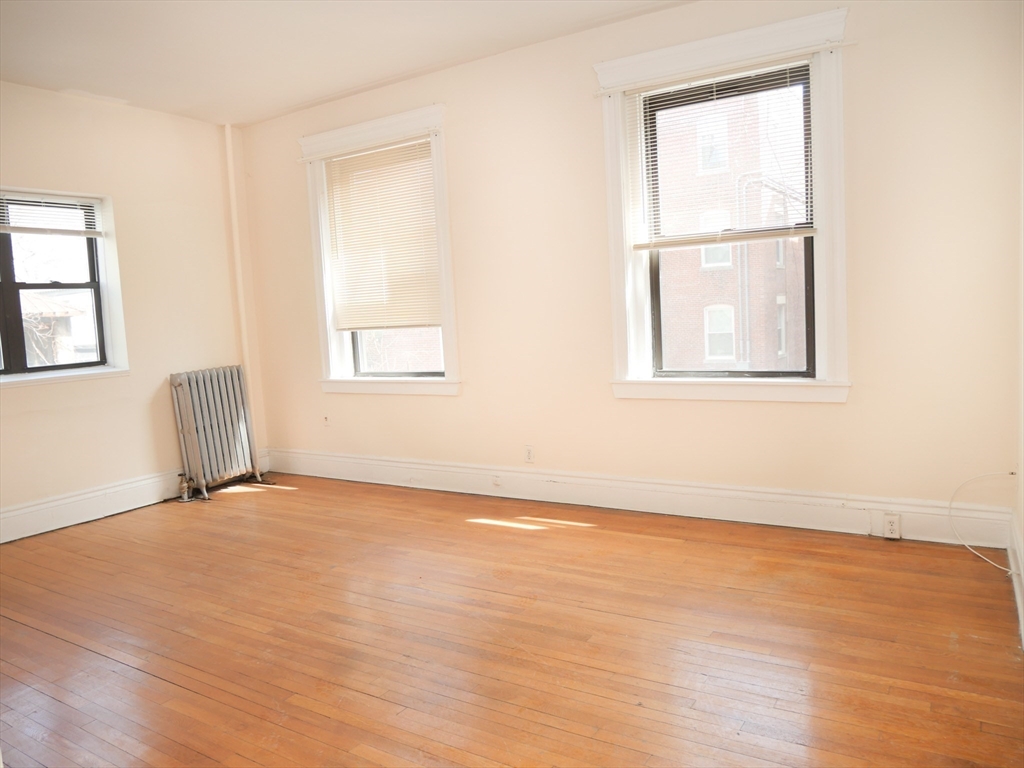 7 Naples Rd, North Brookline