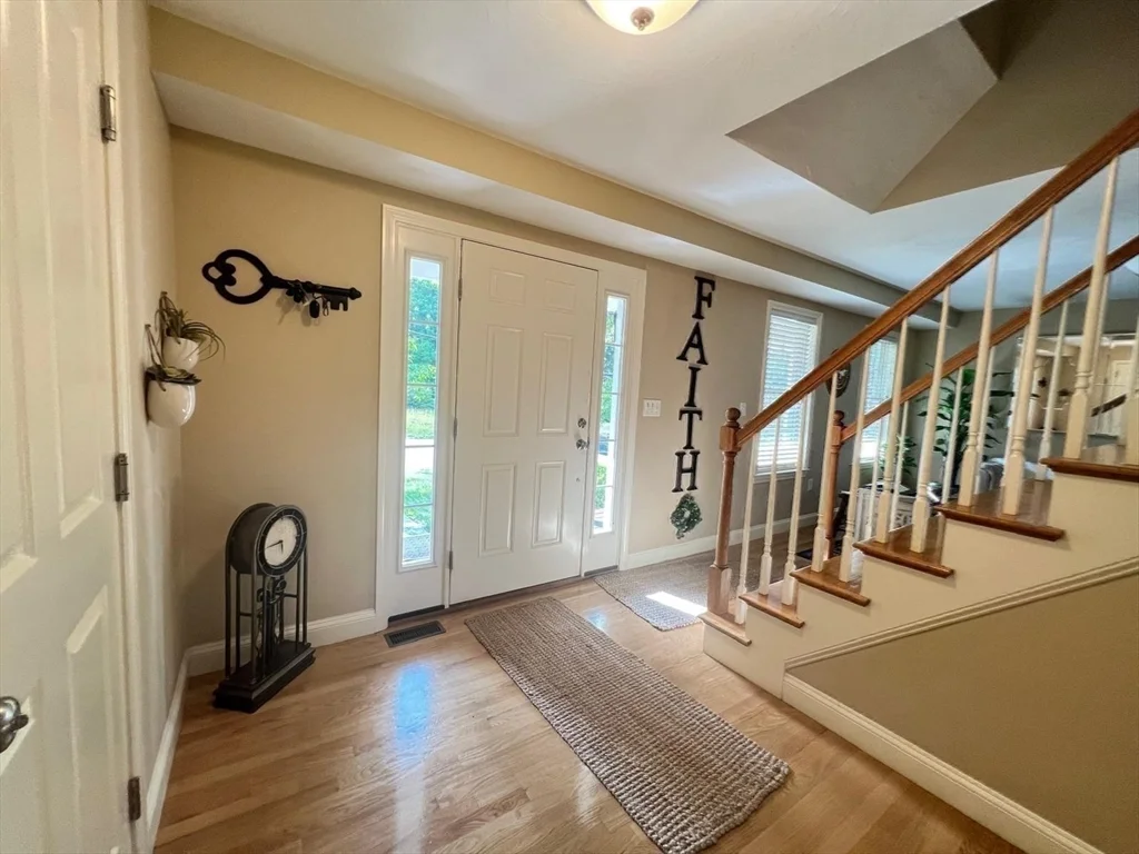 90 Cook Ln, Marlborough