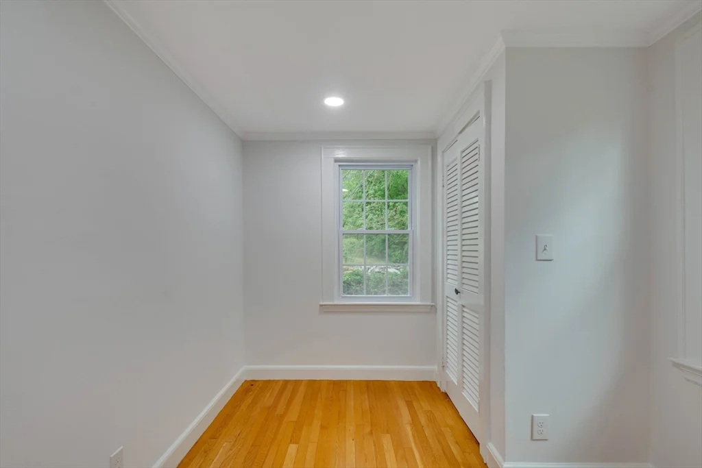 951 Main St, Lynnfield