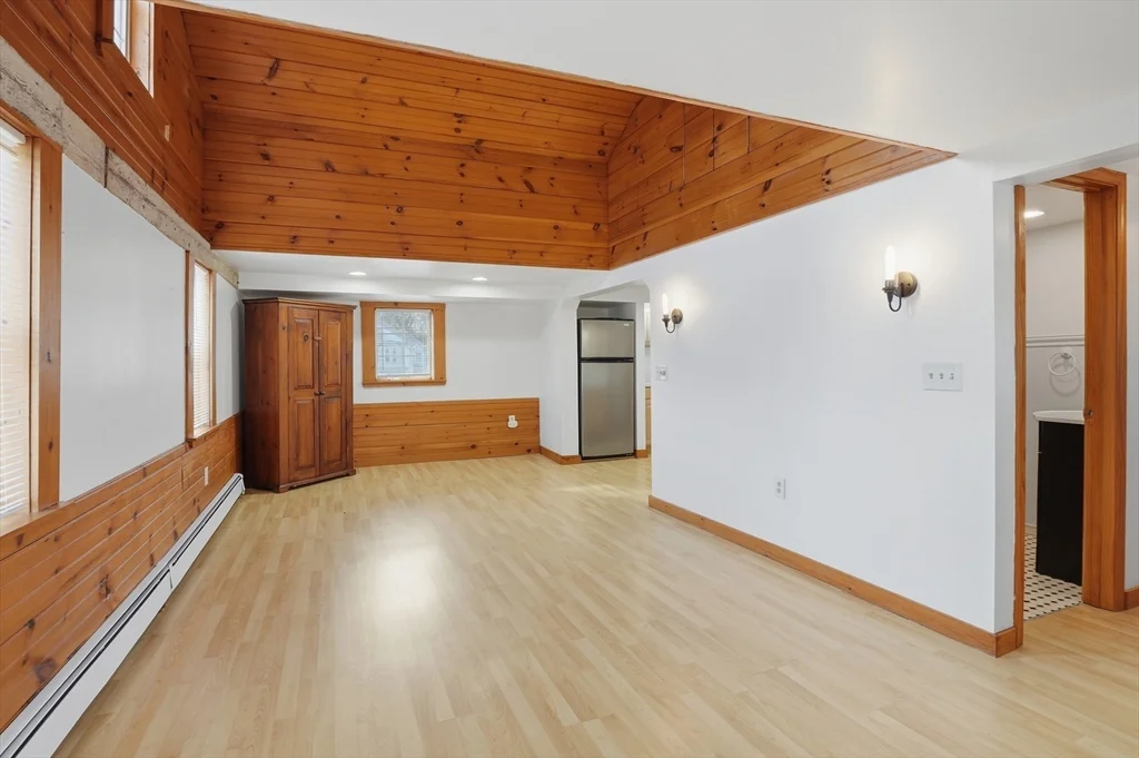 92 Main St, Hopkinton