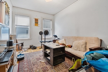 4 bed, 1 bath apartment for rent at 430 Centre St Unit 1, Jamaica Plain — photo 5 of 9