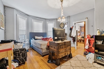 4 bed, 1 bath apartment for rent at 430 Centre St Unit 1, Jamaica Plain — photo 2 of 9