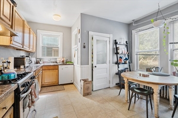 4 bed, 1 bath apartment for rent at 430 Centre St Unit 1, Jamaica Plain — photo 6 of 9