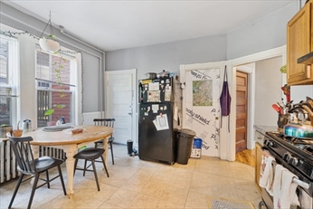 4 bed, 1 bath apartment for rent at 430 Centre St Unit 1, Jamaica Plain — photo 7 of 9
