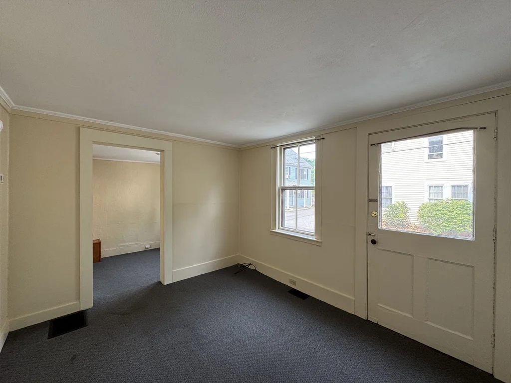 1 Cammetts Ct, Amesbury