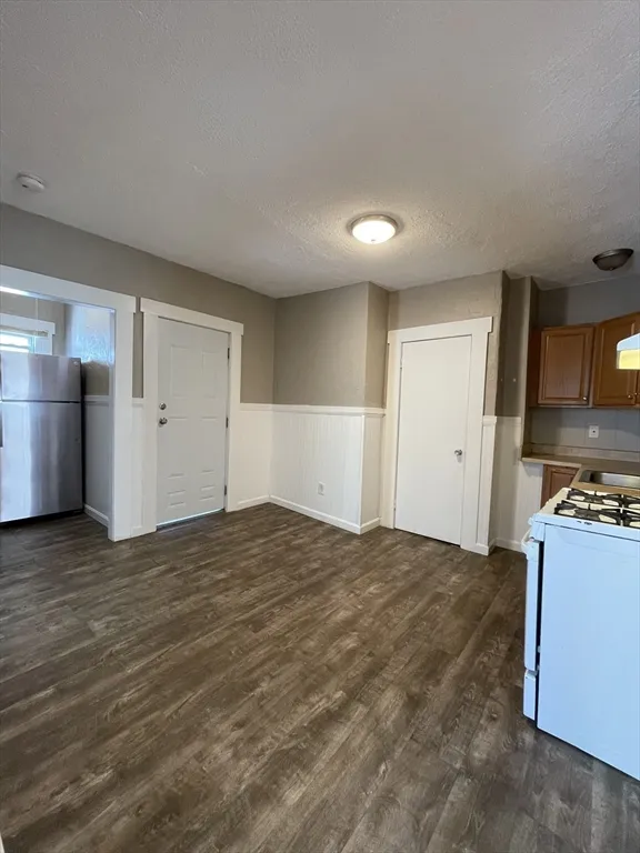 5 Freeland Ter, Worcester