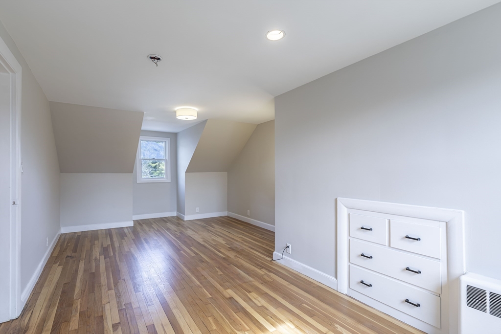 270 Cross St, Winchester