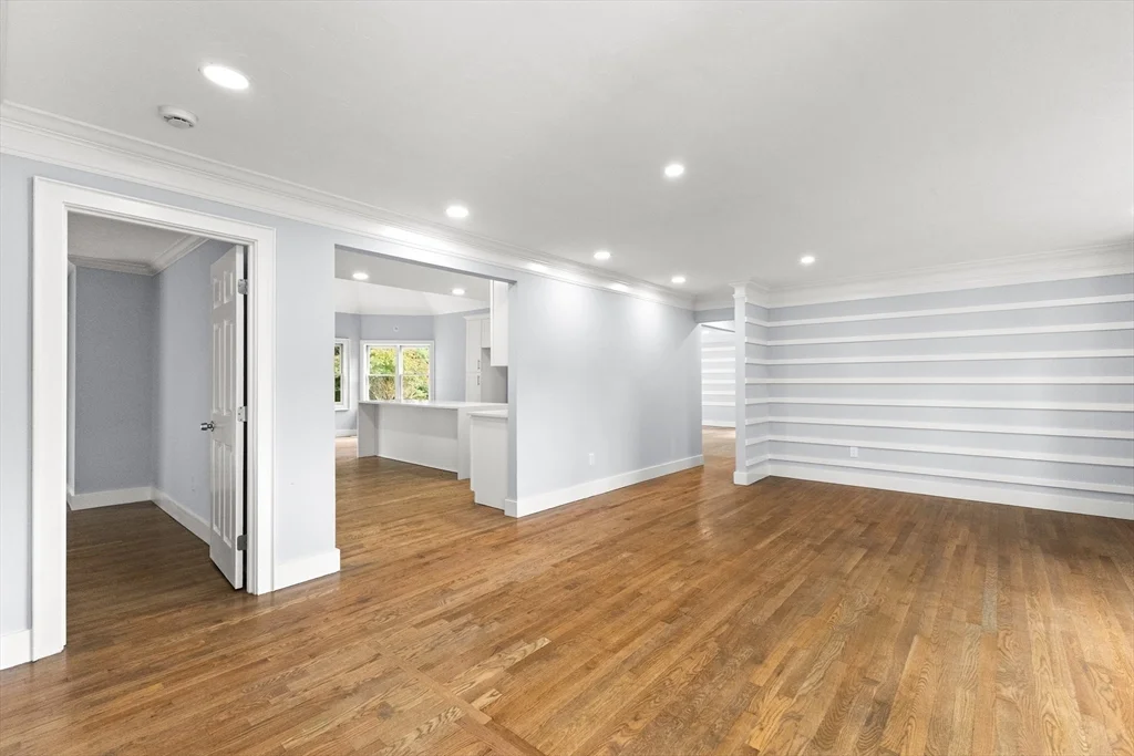 24 Country Club Dr, Plymouth