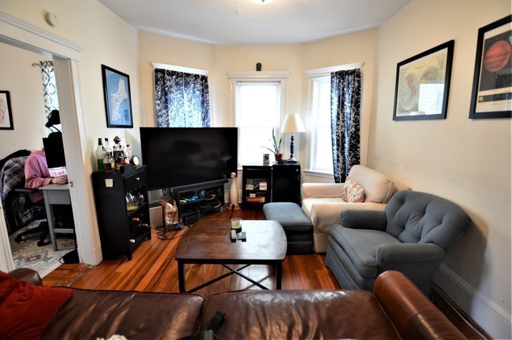 67 Washburn Ave, North Cambridge