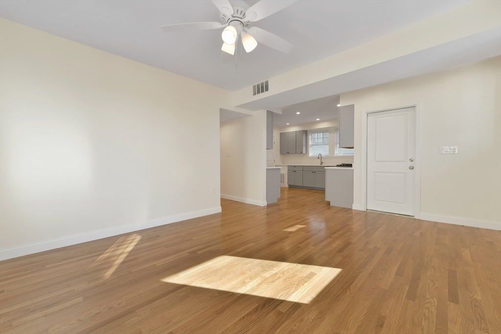 48 Manthorne Rd, Roxbury