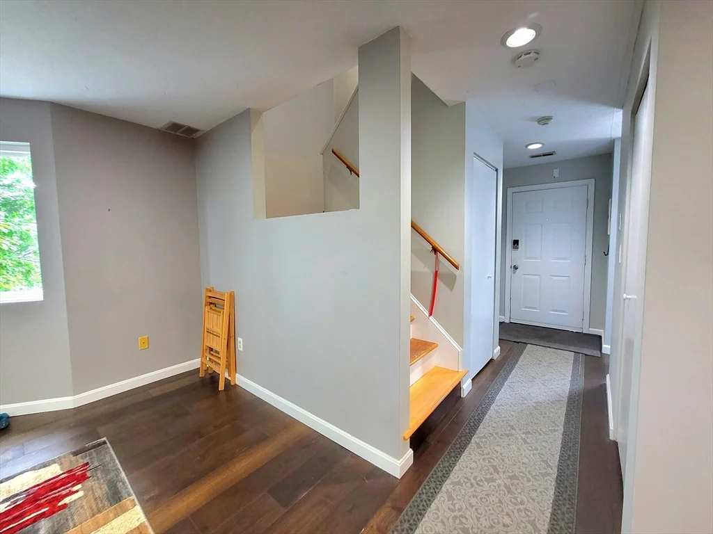 391 Hyde Park Ave, Jamaica Plain