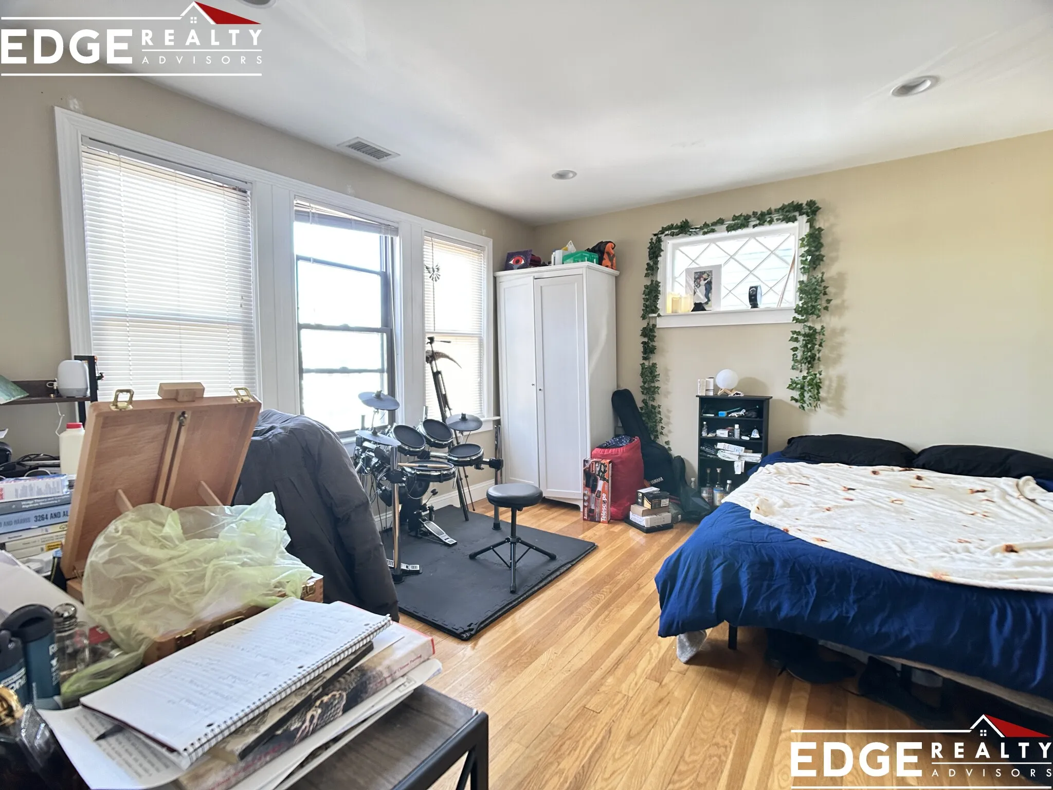 27 Bostonia Ave, Oak Square