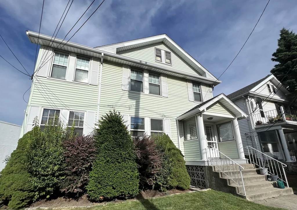 385 Arlington St, Watertown