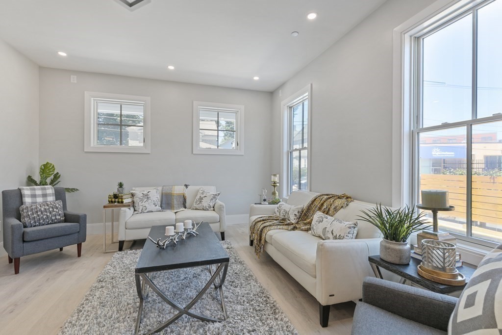 88 Dover St, Davis Square