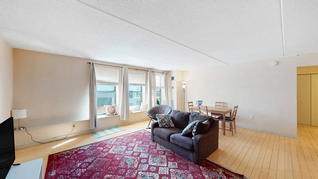 108 Peterborough St, Fenway