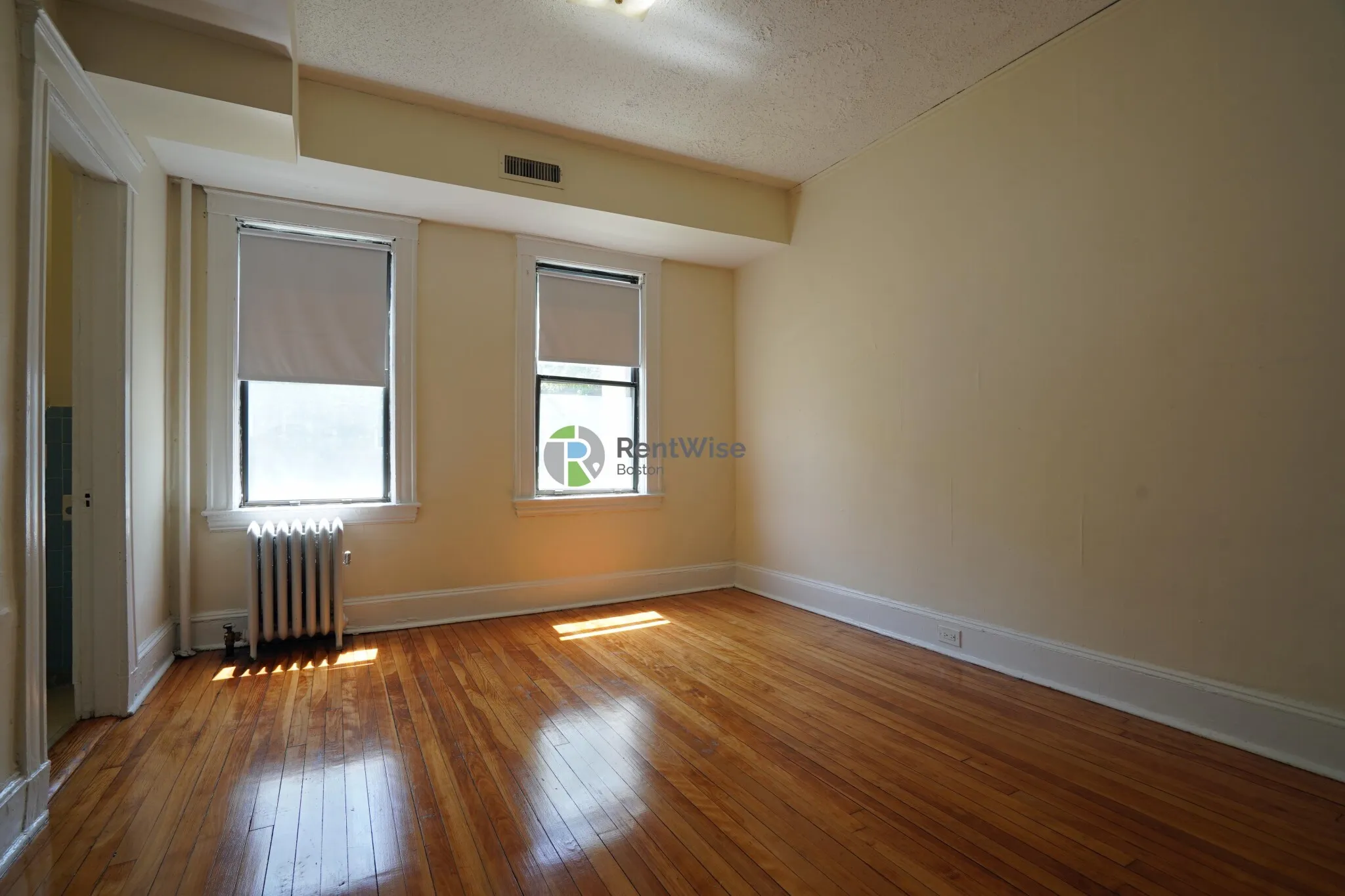 24 Hamilton Rd, North Brookline