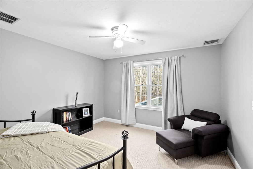 13 King Philip Way, East Freetown