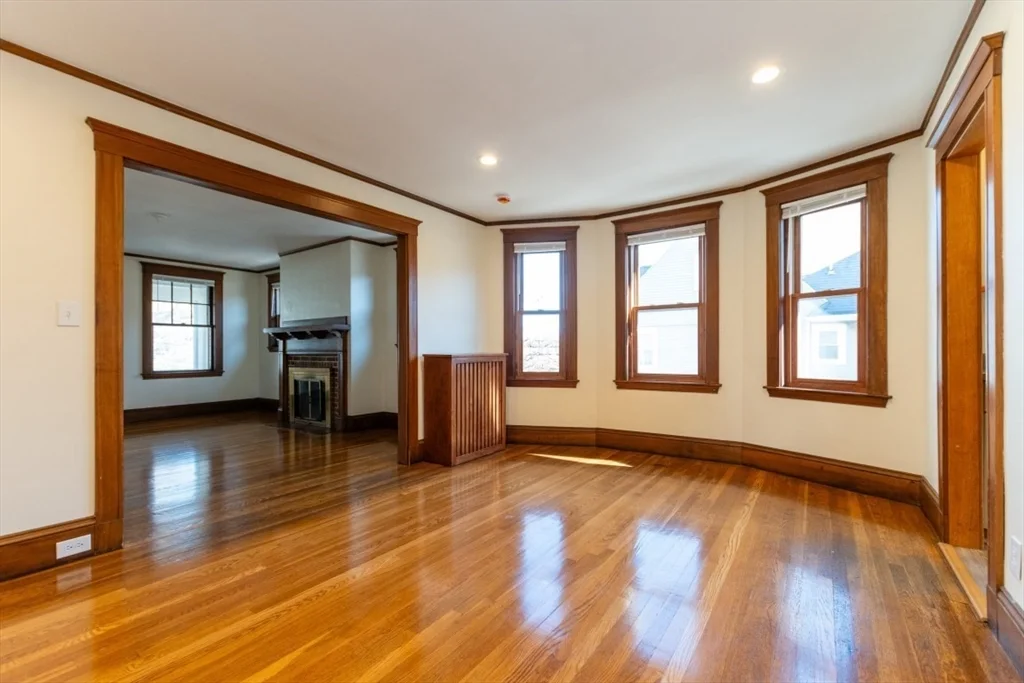 81 Cushing Ave, Belmont