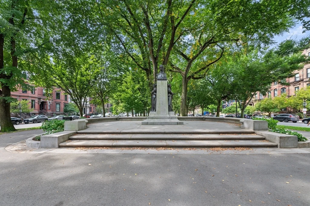 135 Commonwealth Ave, Back Bay