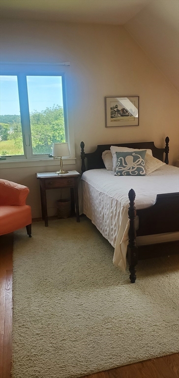 588 River Rd, Acoaxet