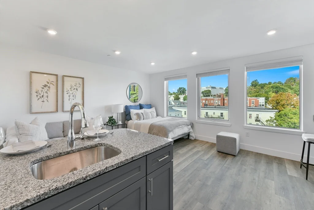 585 Essex St, Lynn