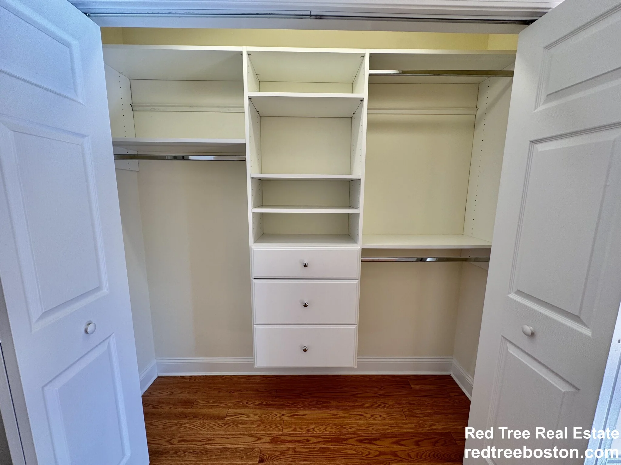 146 Independence Dr, Chestnut Hill