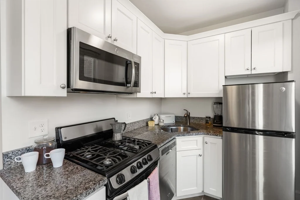 62 West Cedar St, Beacon Hill