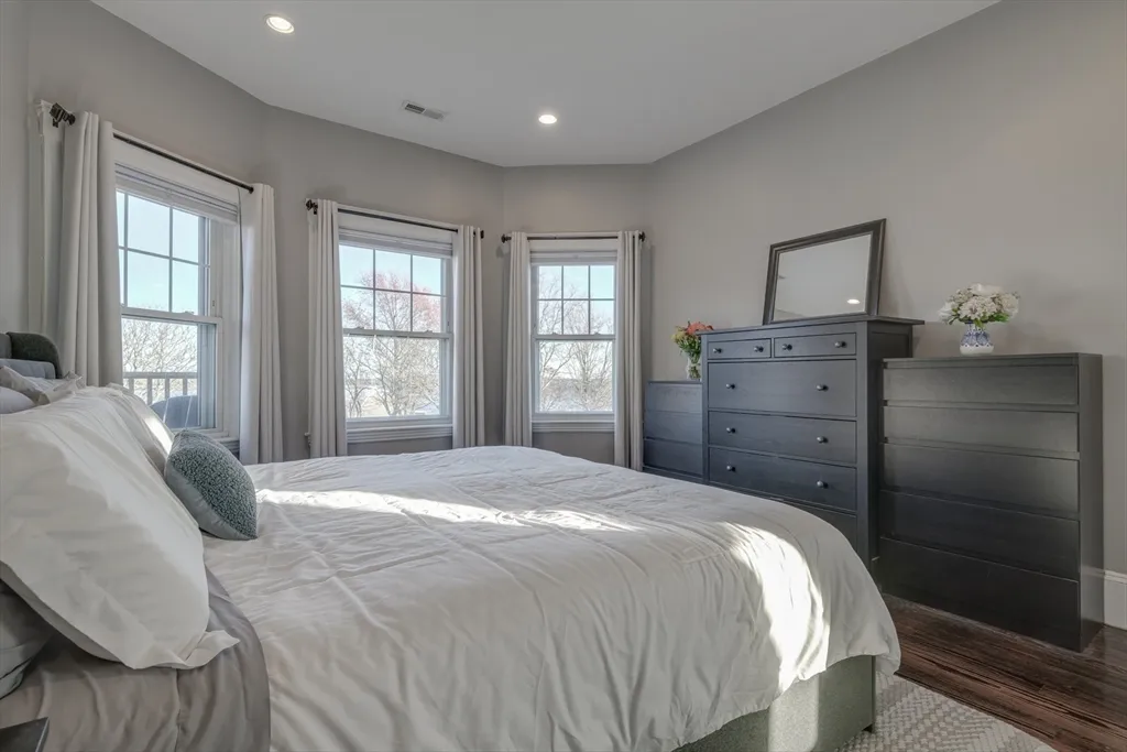 41 Farragut Rd, South Boston