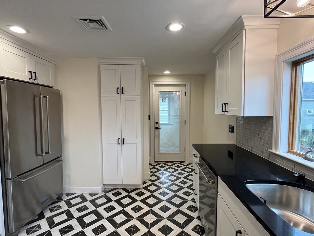 8 Lyman Ave, Medford