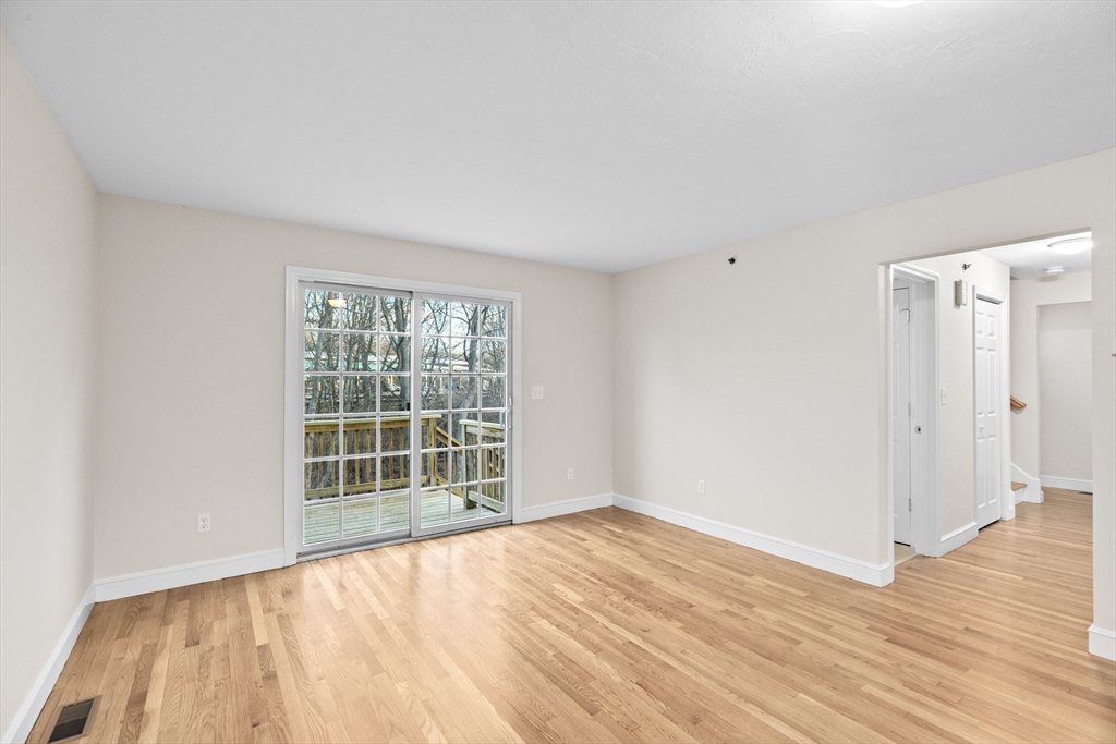 196 Summer St, World's End