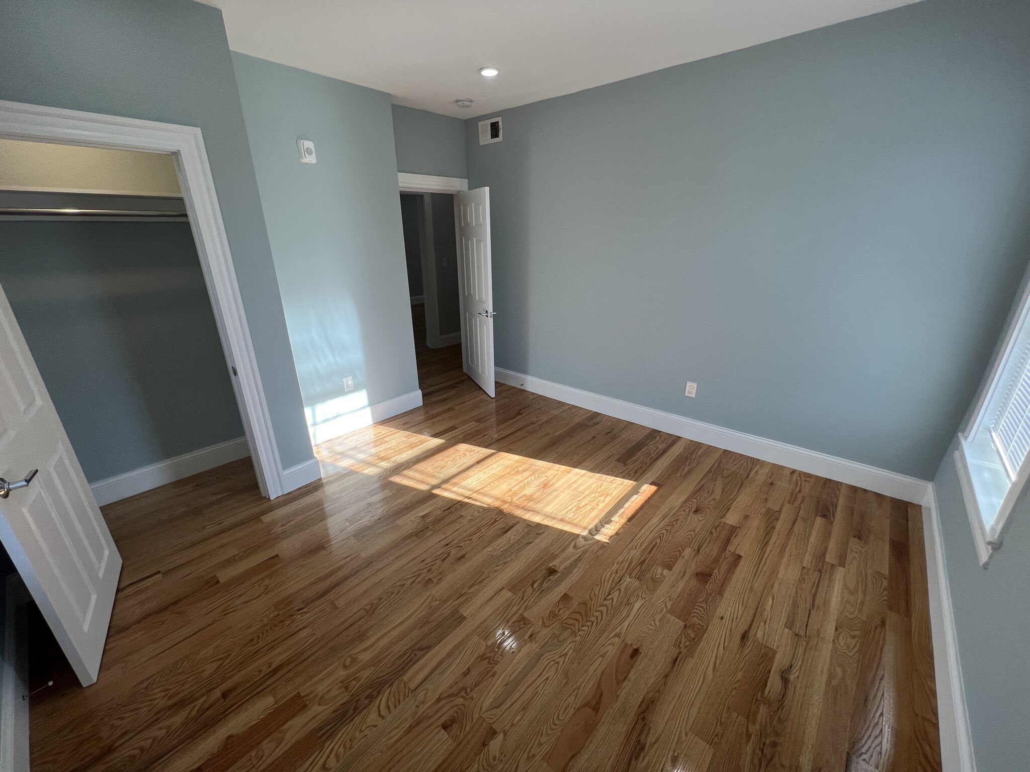 372 Oxford St, Ward Two