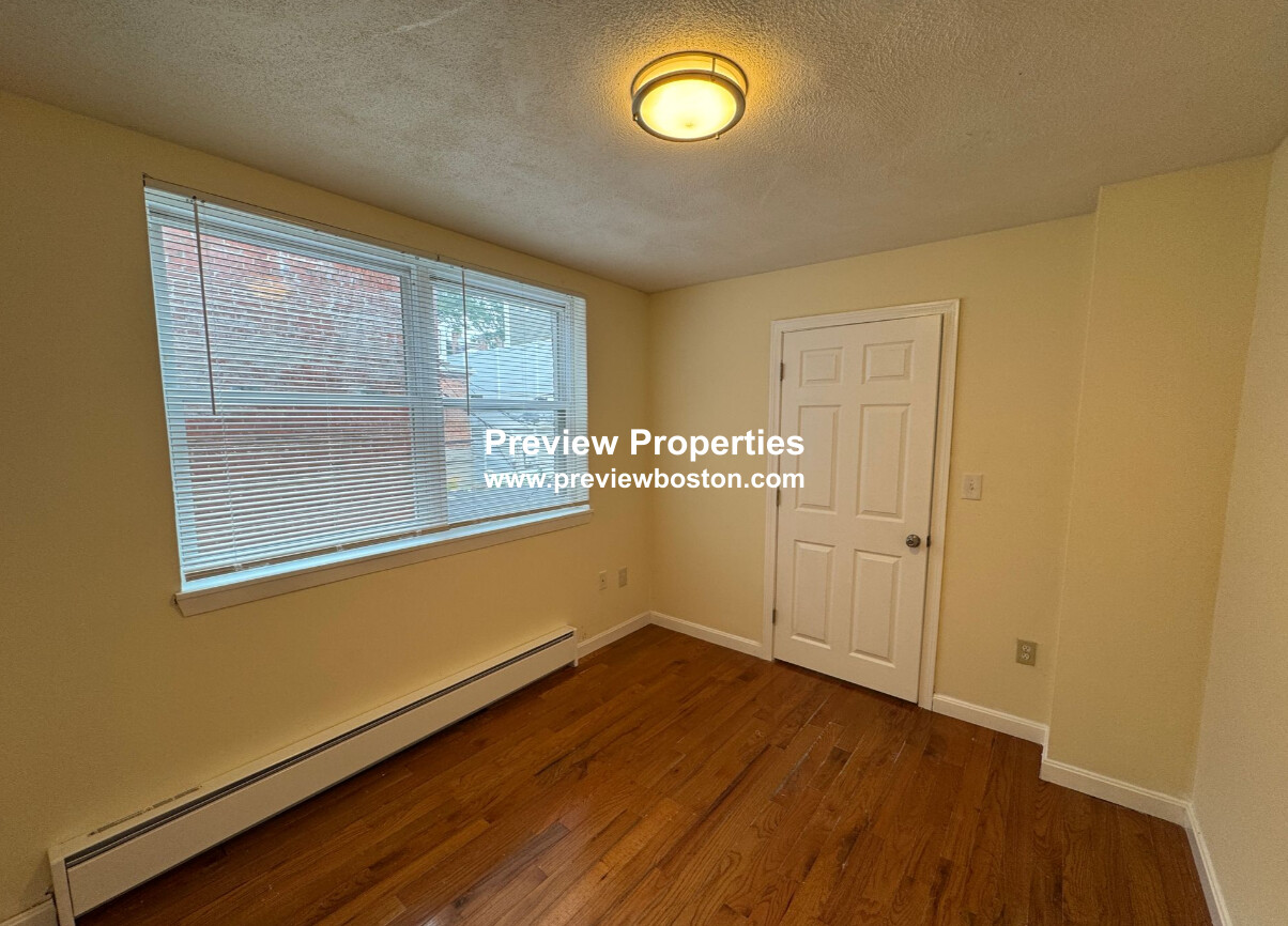 31 Chelsea St, East Boston