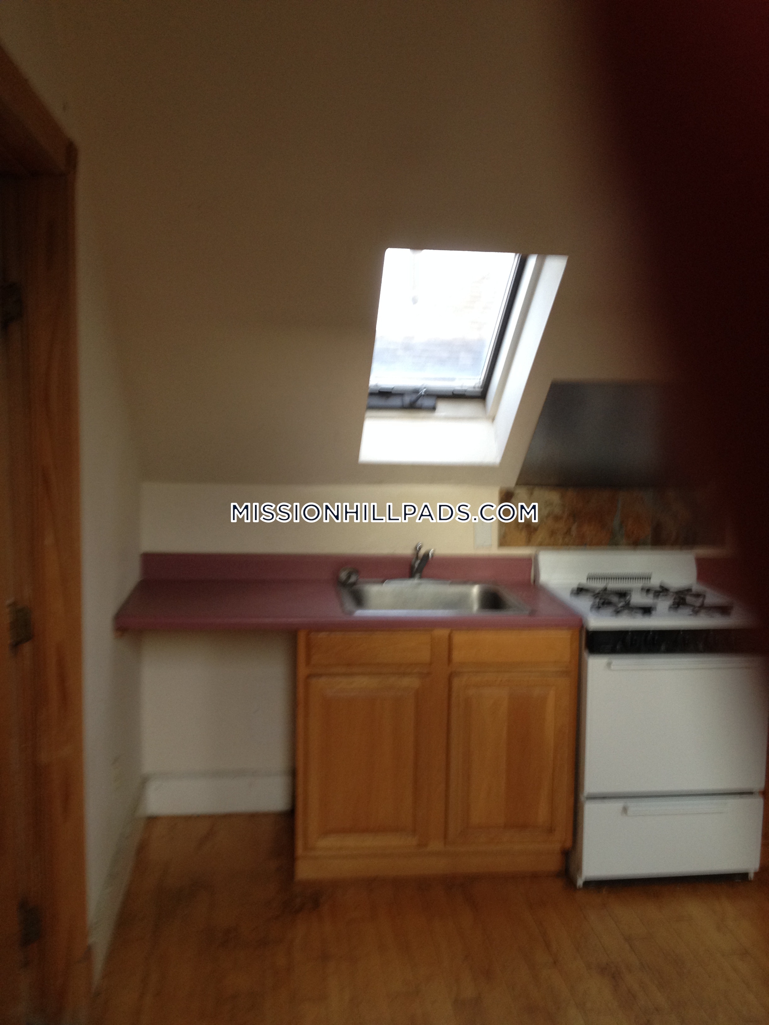 2 bed, 1 bath apartment for rent at 89 Hillside St Unit 4, Mission Hill — photo 1 of 15