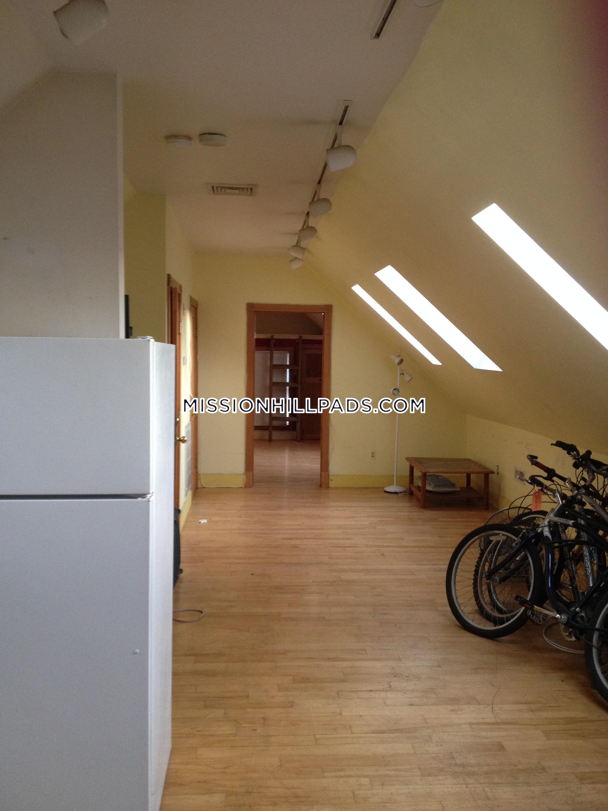 2 bed, 1 bath apartment for rent at 89 Hillside St Unit 4, Mission Hill — photo 10 of 15