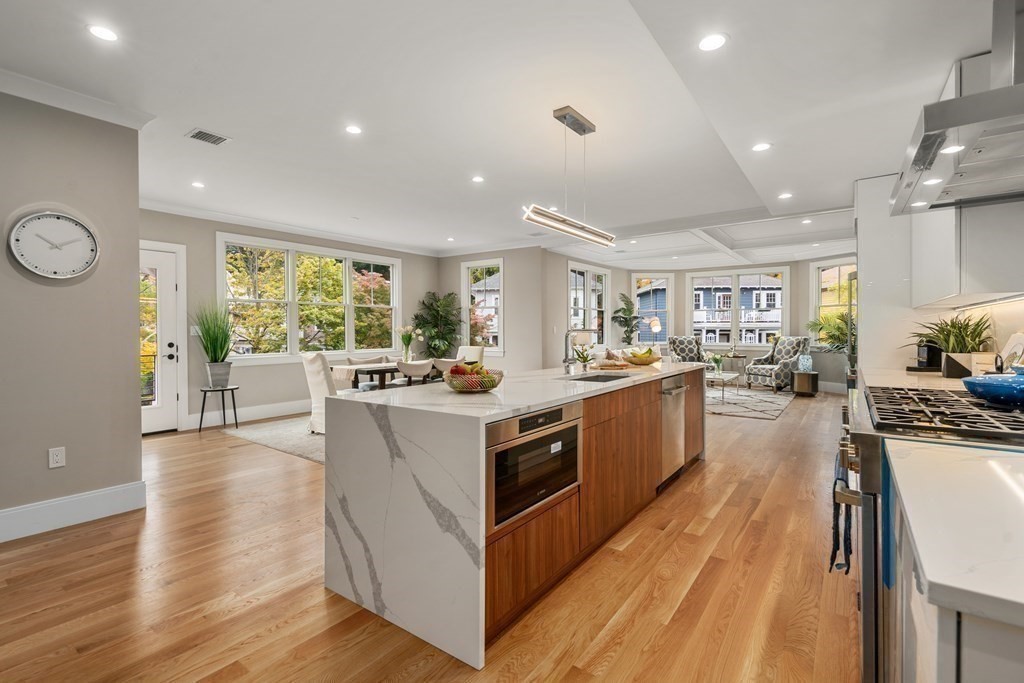 96 Verndale St, North Brookline