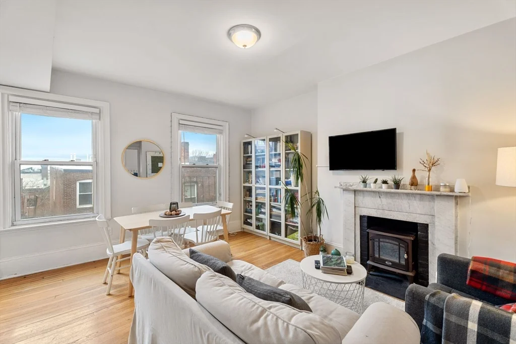 62 West Cedar St, Beacon Hill