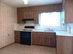 36 Bigelow St, Oak Square